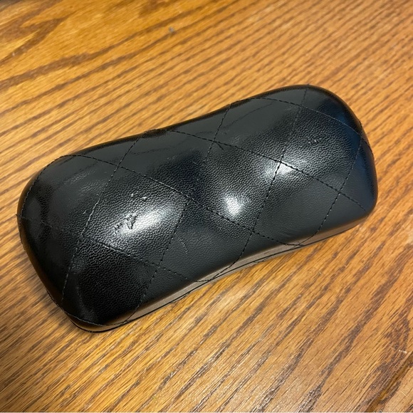 CHANEL Elegant Black Sunglasses - Picture 7 of 7